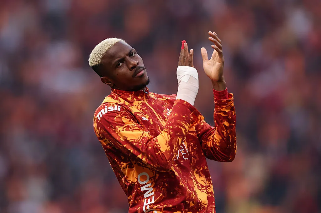 Atacante Victor Osimhen, do Galatasaray, é novamente ligado ao Chelsea (Foto: Ahmad Mora/Getty Images)