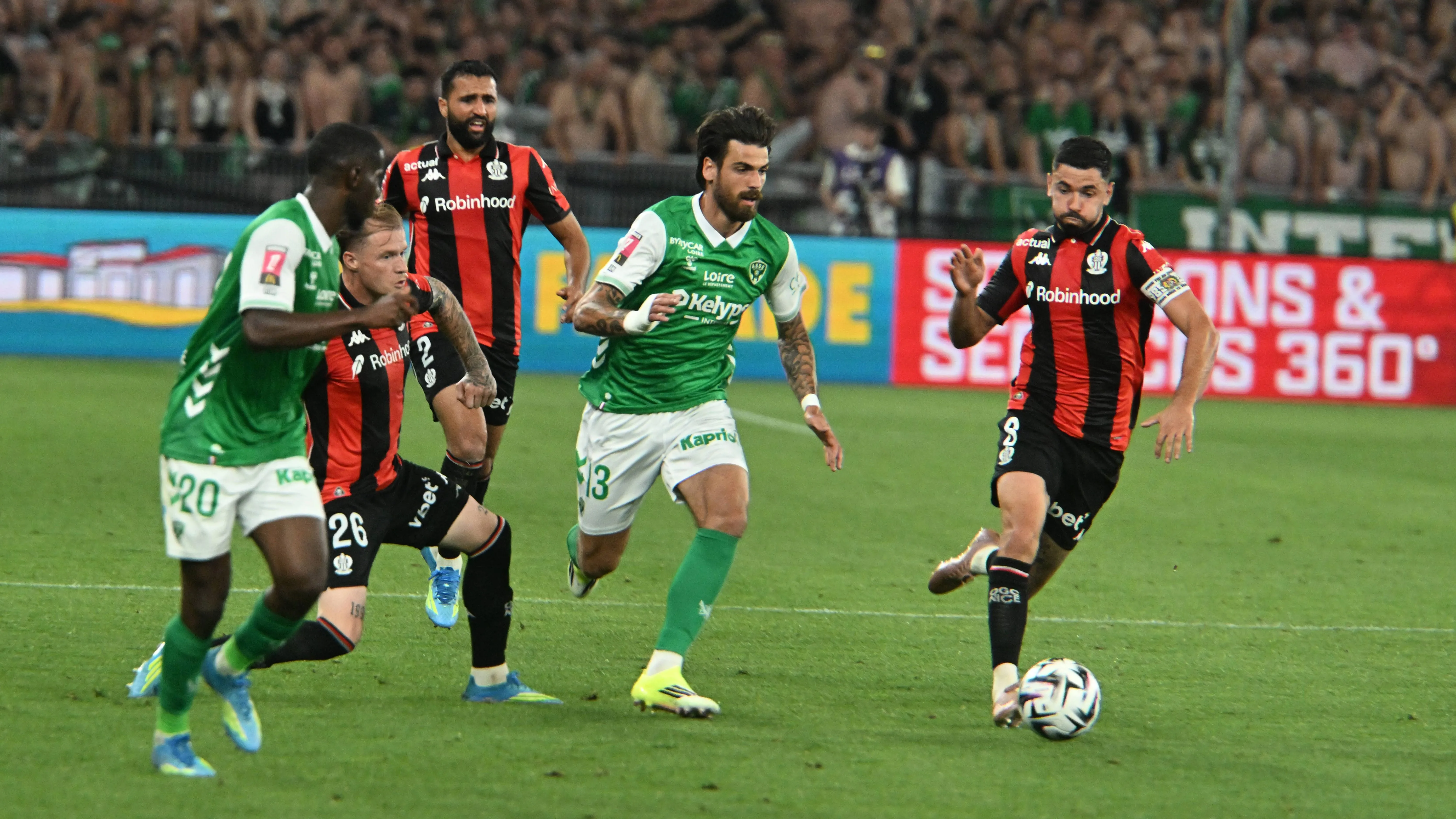 Jogo entre Saint-Étienne e Nice foi equilibrado. Foto: IMAGO / PsnewZ