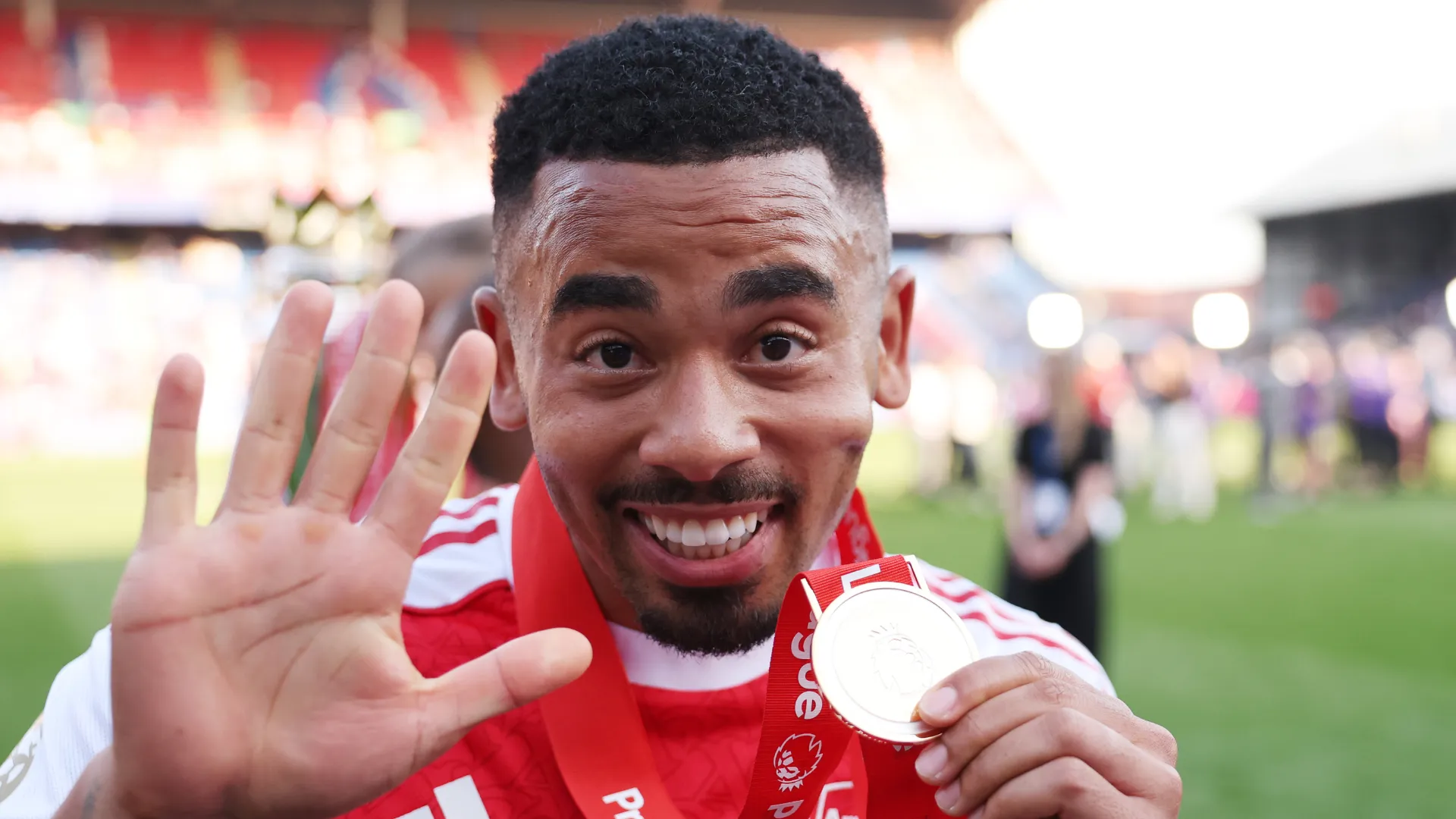 Gabriel Jesus comemora título da Premier League