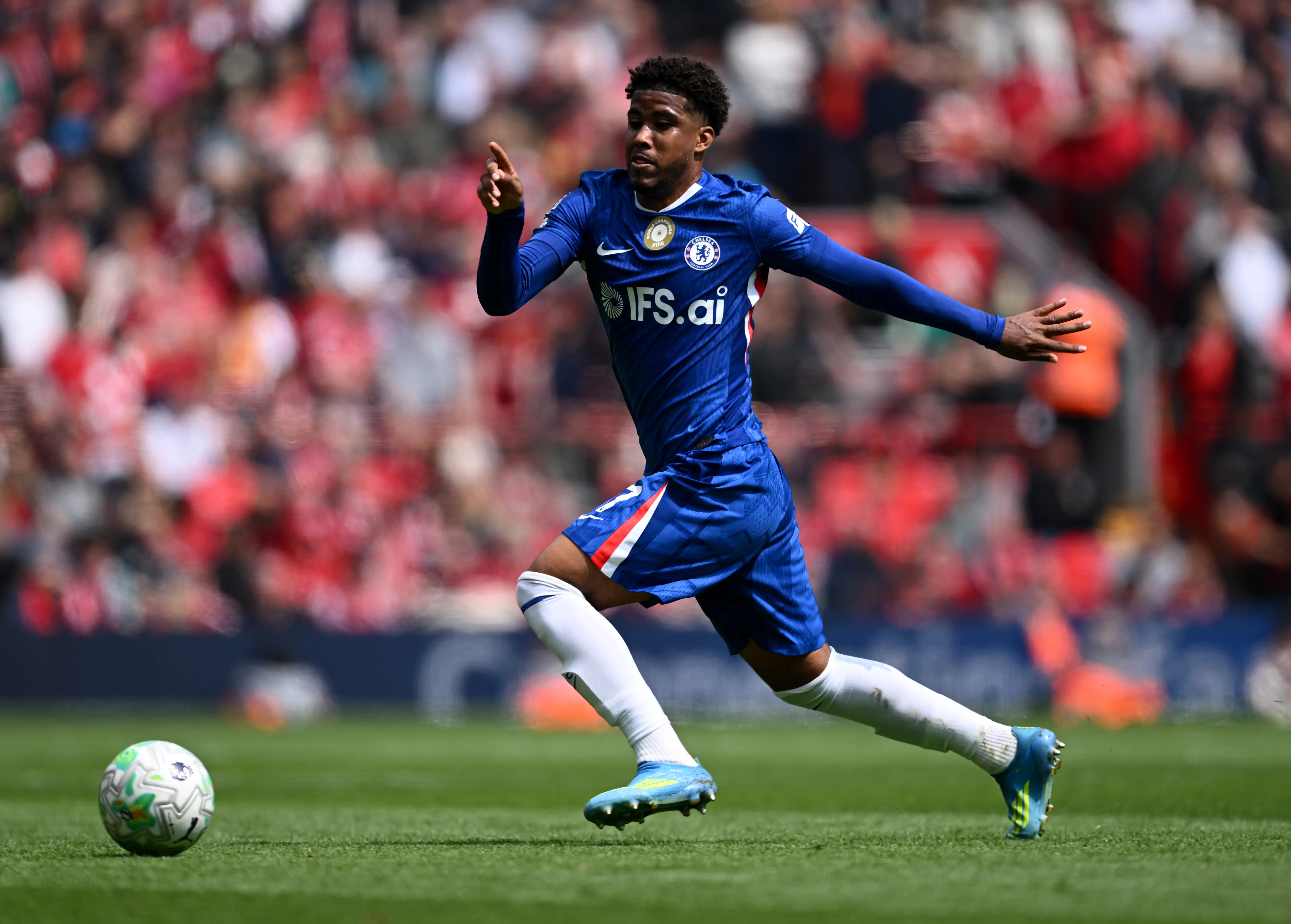 Andrey Santos durante Liverpool x Chelsea.