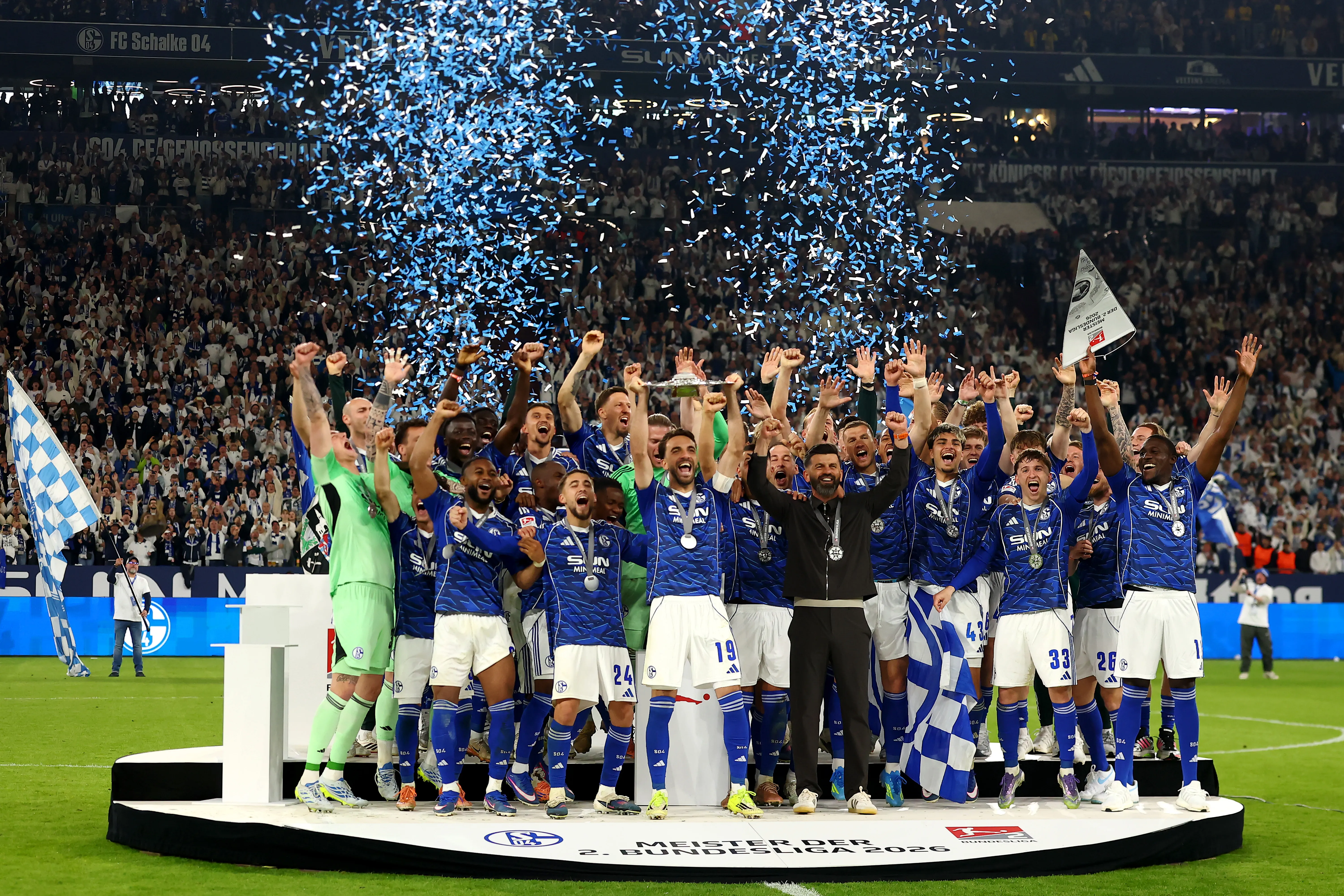 Schalke está de volta a Bundesliga. após conquistar a segunda divisão. (Foto: Dean Mouhtaropoulos/Getty Images)