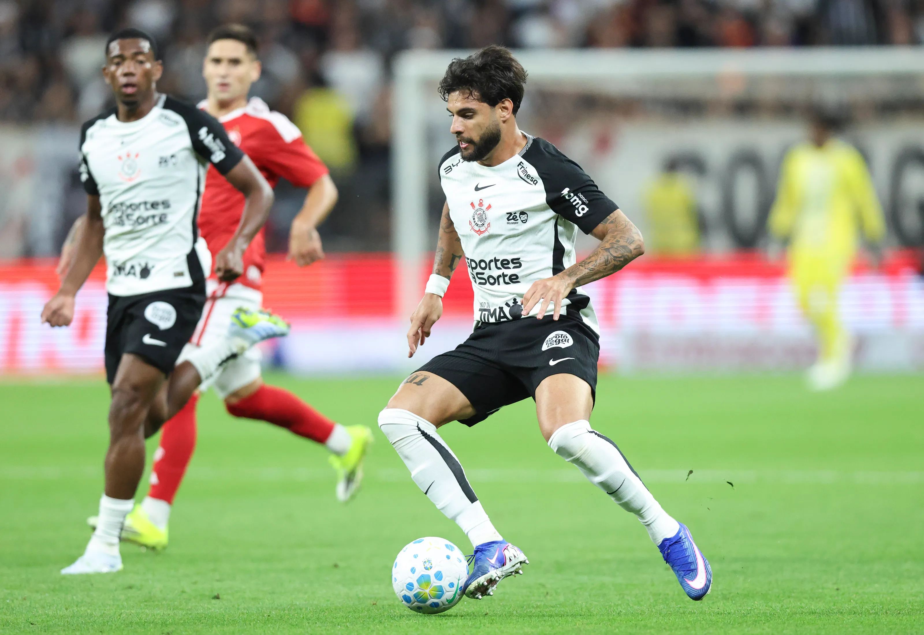 Yuri Alberto em campo com as cores do Corinthians