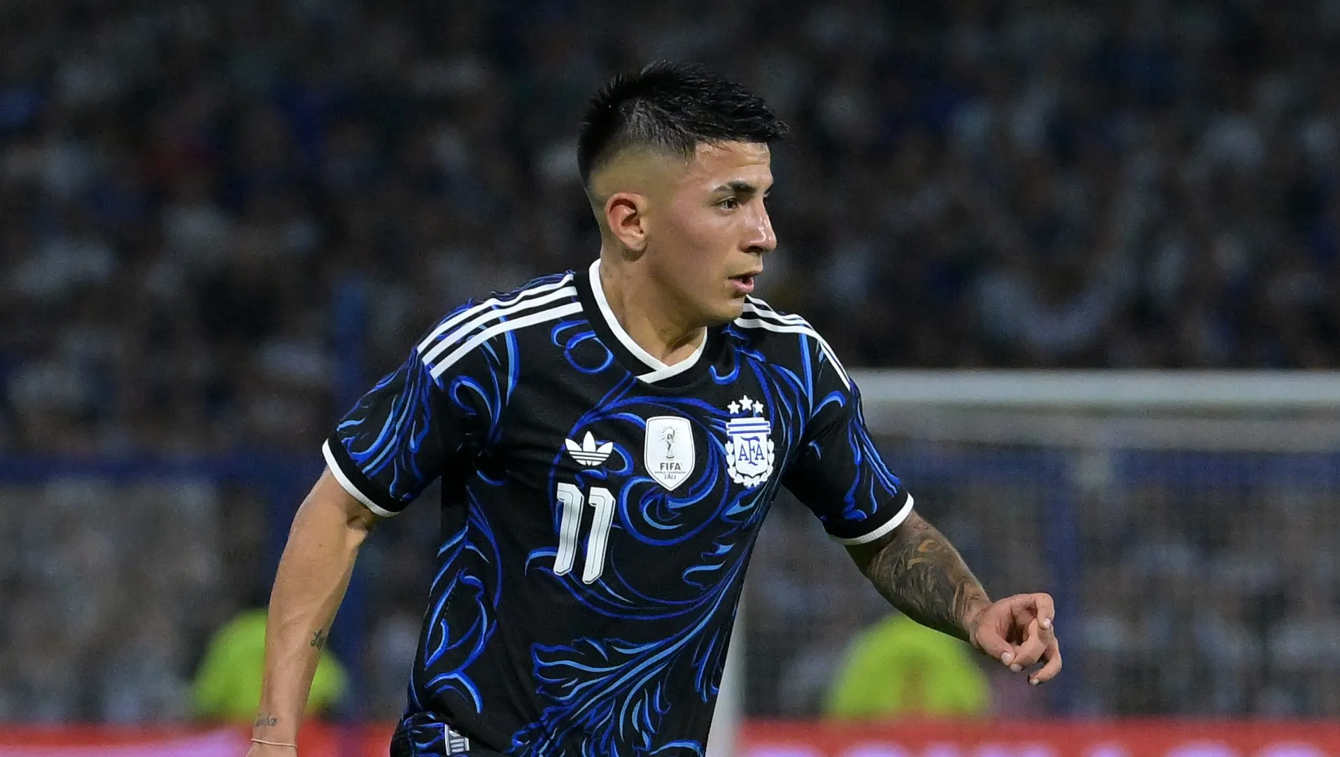 Thiago Almada em jogo da Seleção Argentina. Foto: Marcelo Endelli/Getty Images