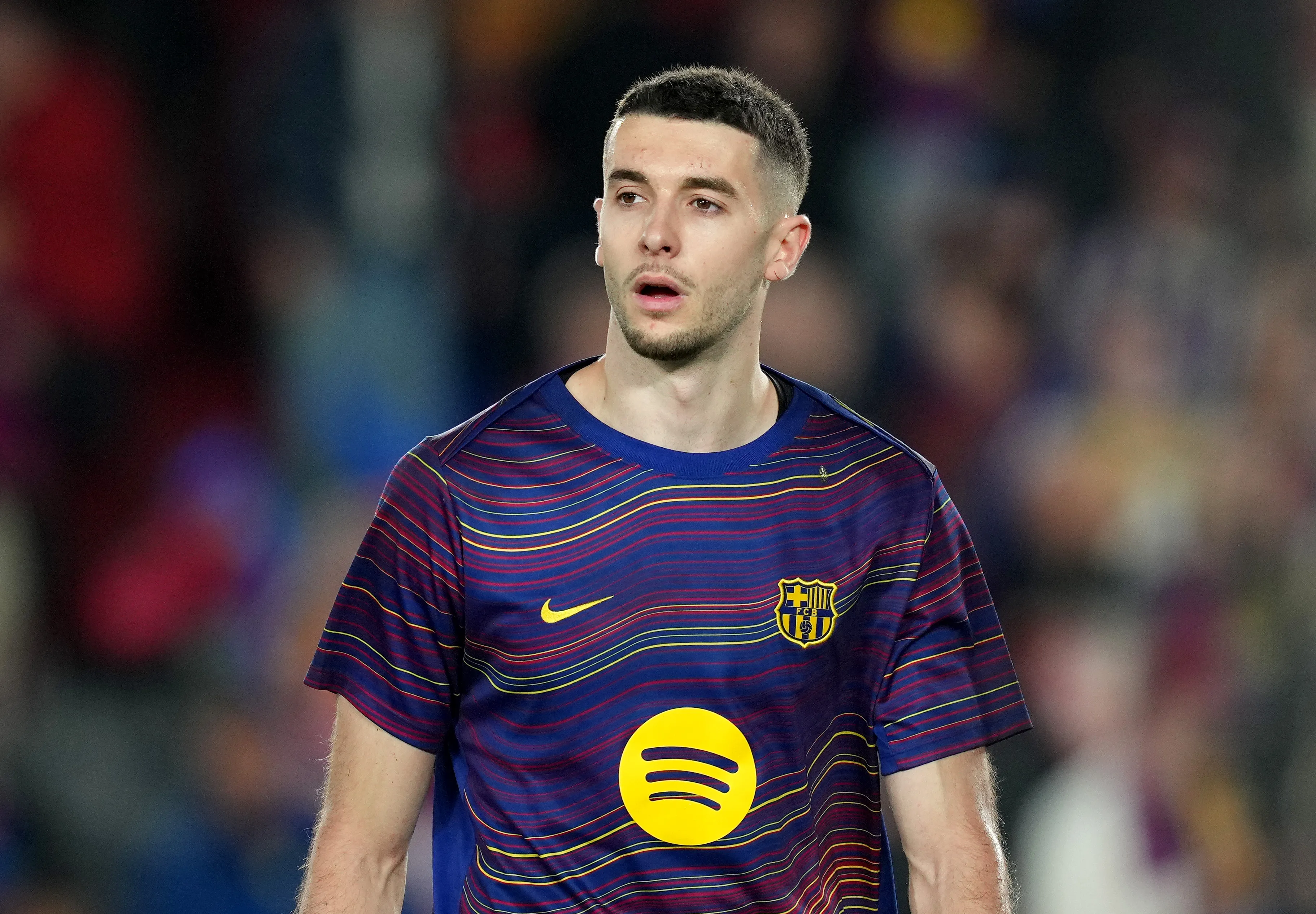 Casadó antes de uma partida do Barcelona (Foto: Alex Caparros/Getty Images)