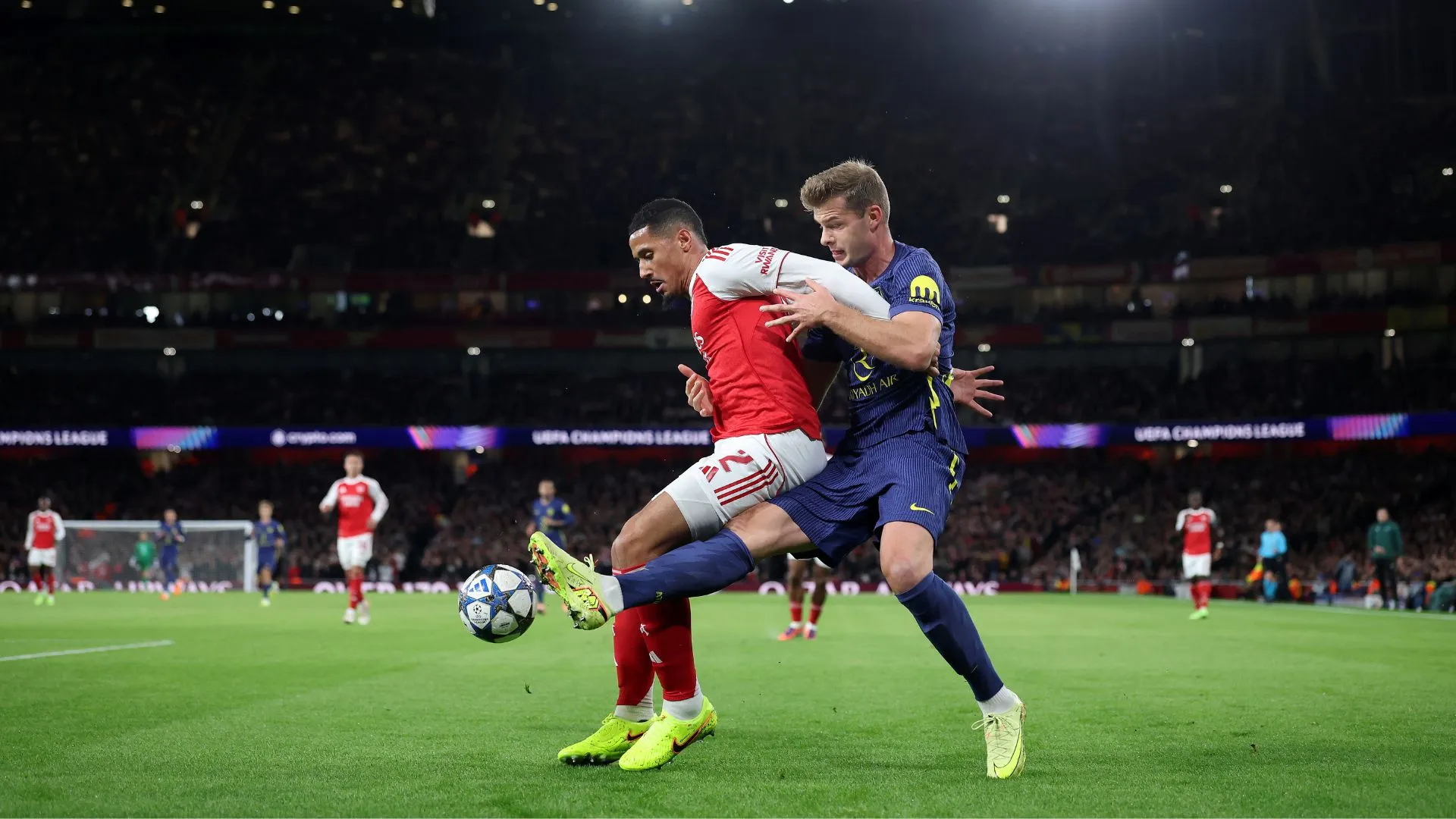 Sorloth durante partida contra o Arsenal (foto: Alex Pantling/Getty Images)
