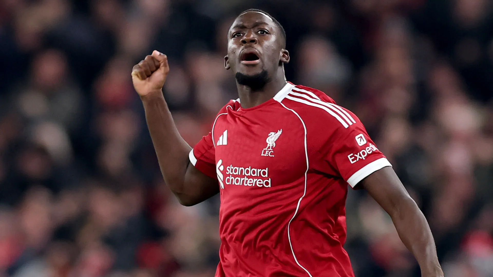 Konaté, alvo do Manchester United, comemora pelo Liverpool