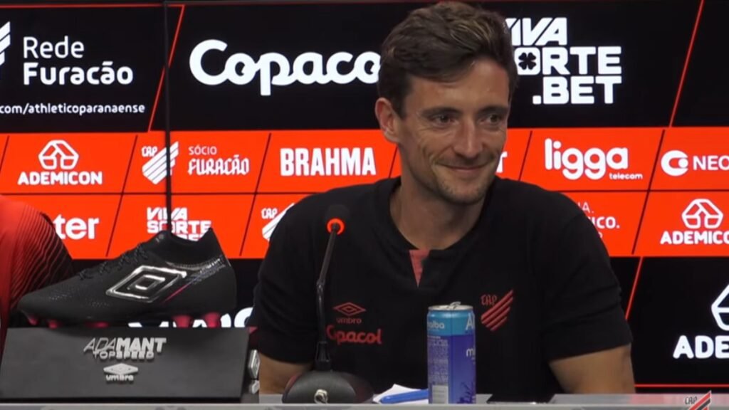 João Correia cumpre dever nos aspirantes do Athletico-PR