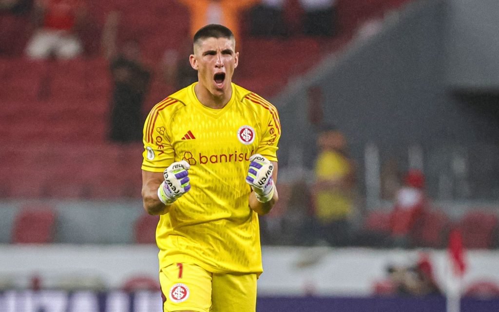 Goleiro Rochet comemorando. Foto: Maxi Franzoi/AGIF