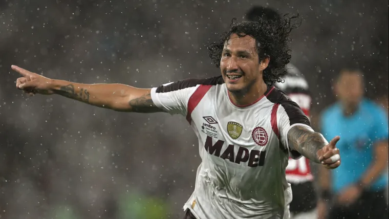 José María Canale durante partida pelo Lanús