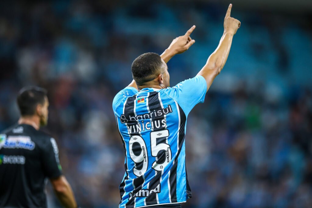 Carlos Vinícius em ação