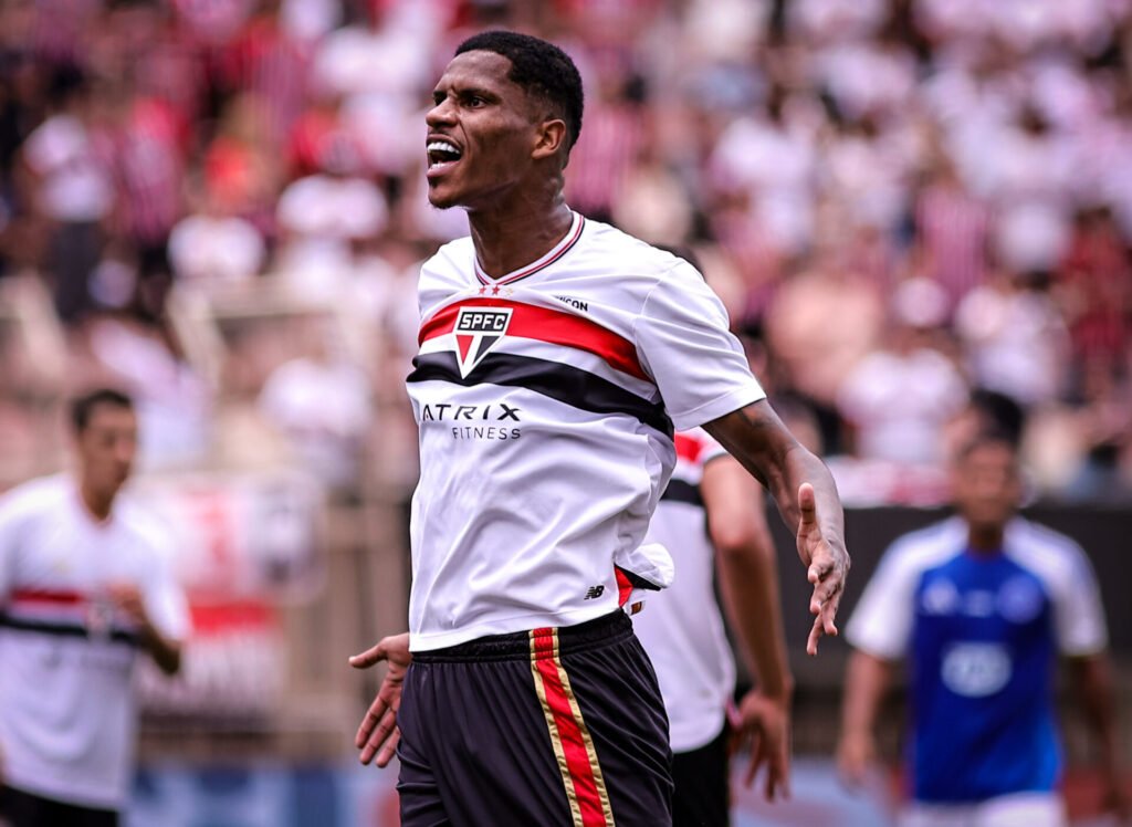Isac em campo pelo São Paulo. Foto: Fabio Giannelli/AGIF