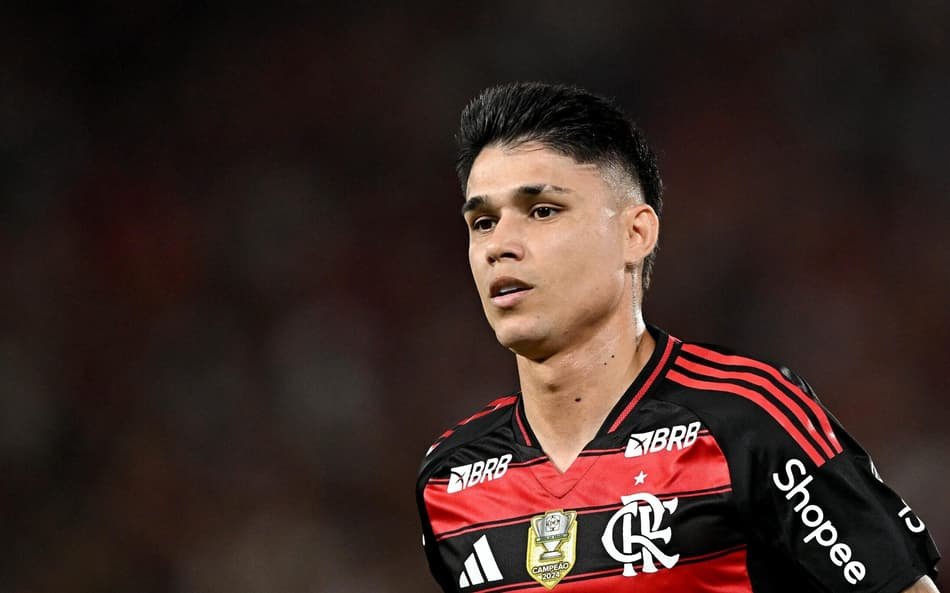 Luiz Araújo em ação durante partida entre Flamengo e Sport