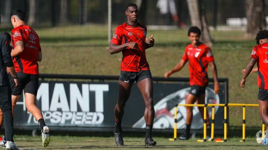 Athletico-PR empata com o Bragantino em casa
