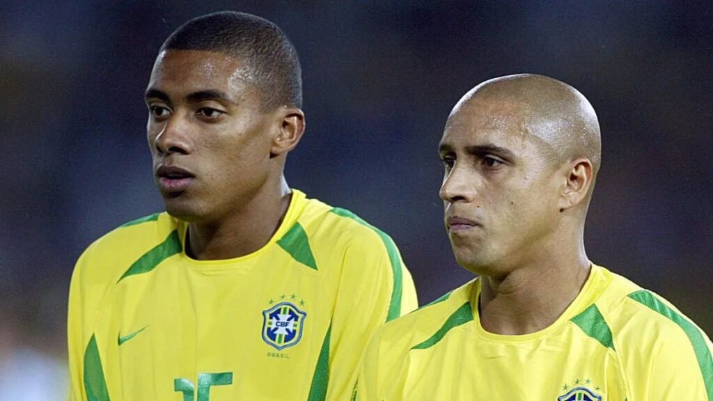 Kléberson e Roberto Carlos em ação