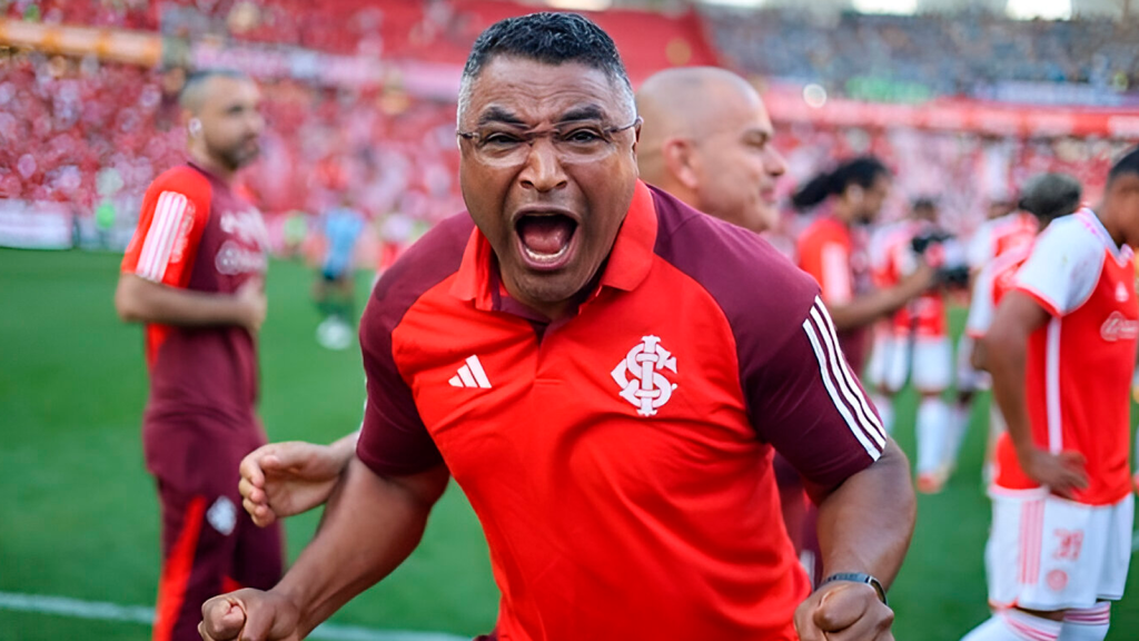 Roger Machado em passagem pelo Internacional