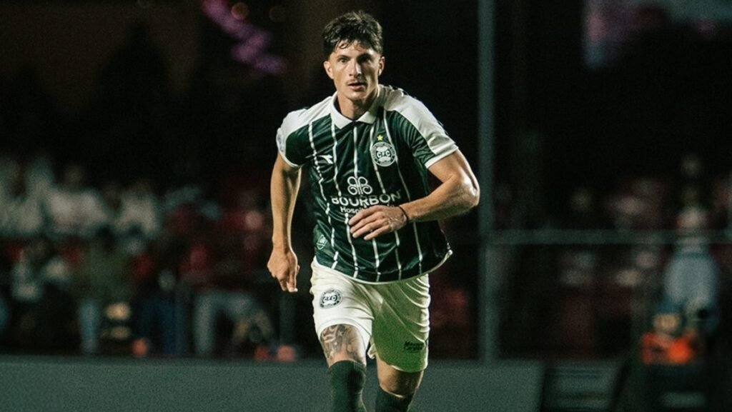 Tiago Cóser comemora gol do Coritiba contra o São Paulo no Morumbi