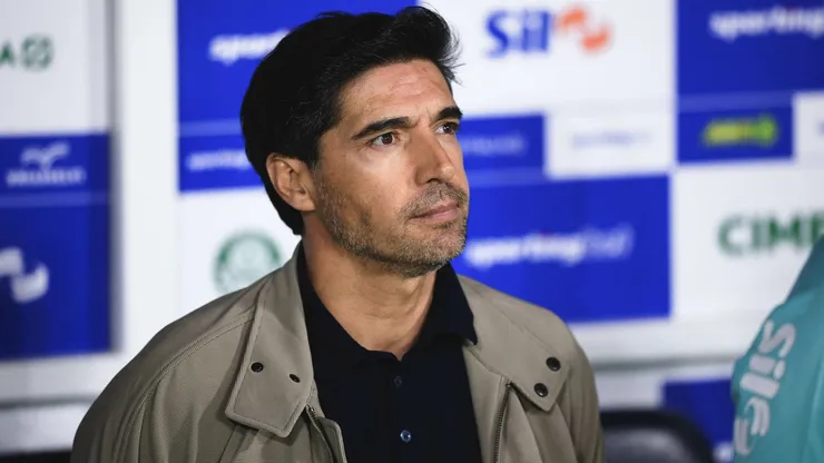 Abel Ferreira, do Palmeiras, decide negociar zagueiro. Foto: Ettore Chiereguini/AGIF