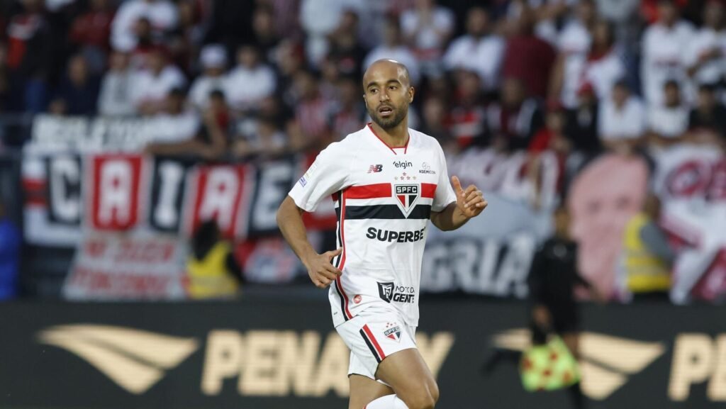 Lucas possui contrato até dezembro. Foto: Rubens Chiri/Saopaulofc.net