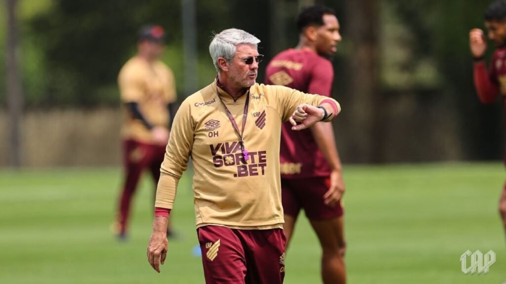 Odair Hellmann prepara o Athletico-PR para enfrentar o Bahia pelo Brasileirão