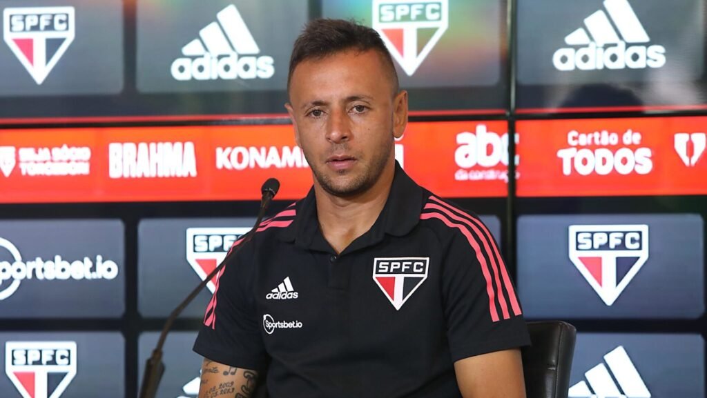 Rafinha em apresentação no São Paulo - Foto: Rubens Chiri / saopaulofc.net