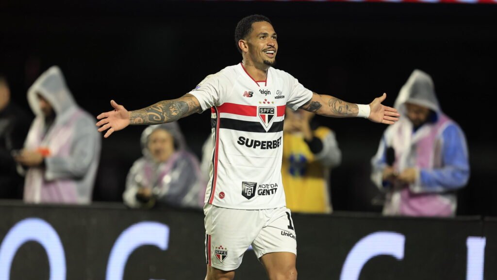 Luciano durante jogo. Foto: Rubens Chiri e Paulo Pinto / São Paulo FC