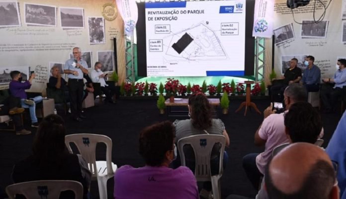 Cachoeiro assina contrato para construção do centro de eventos na Exposição
