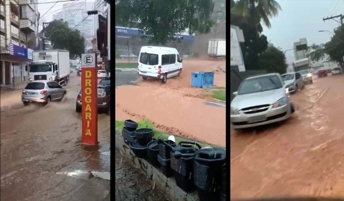Chuva forte provoca alagamentos de ruas em Cachoeiro