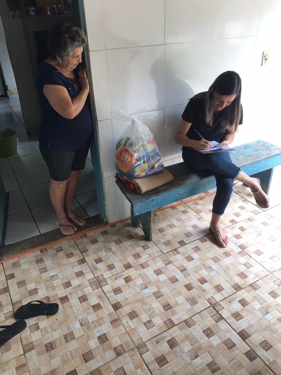 Defesa Civil e Assistência Social de Mimoso atendem famílias afetadas por chuvas
