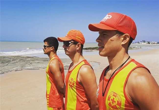 Itapemirim: 59 guarda-vidas garantem mais proteção ao banhista durante o verão