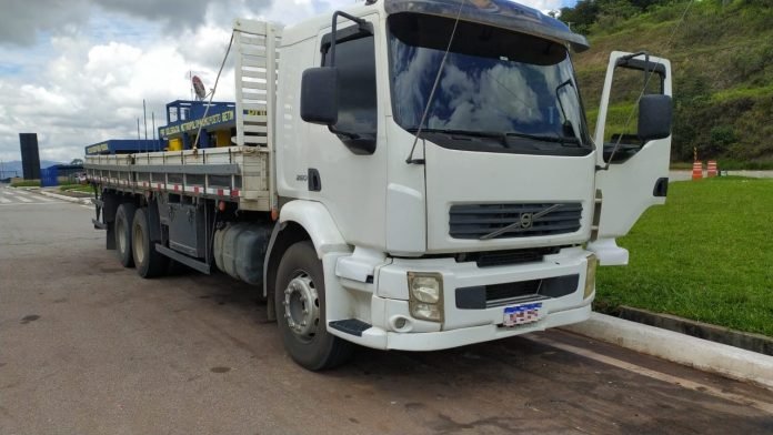 PCES E PRF prendem homem que desmanchava caminhões no norte do Estado