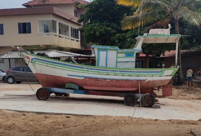 pescadores-marataizes-1-e1640200675858 Pescadores da Praia dos Cações ganham rampa para os barcos em Marataízes