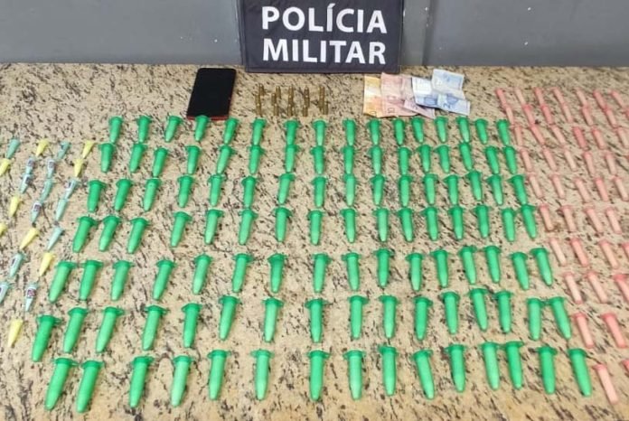 Polícia aprende cocaína com mulher dentro de ônibus em Mimoso do Sul