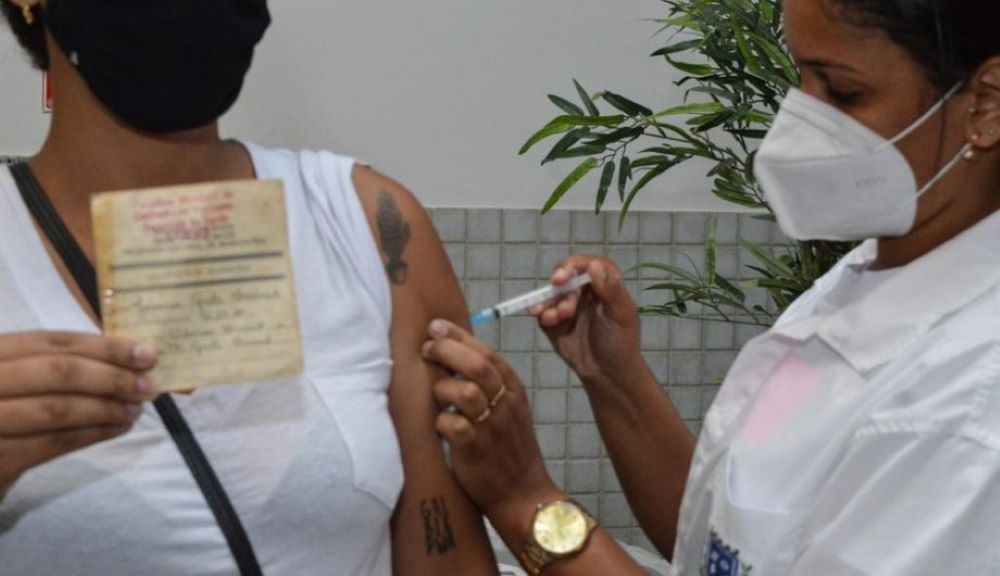 Prefeitura de Cachoeiro lançará aplicativo Passaporte Vacina, acessível pelo celular