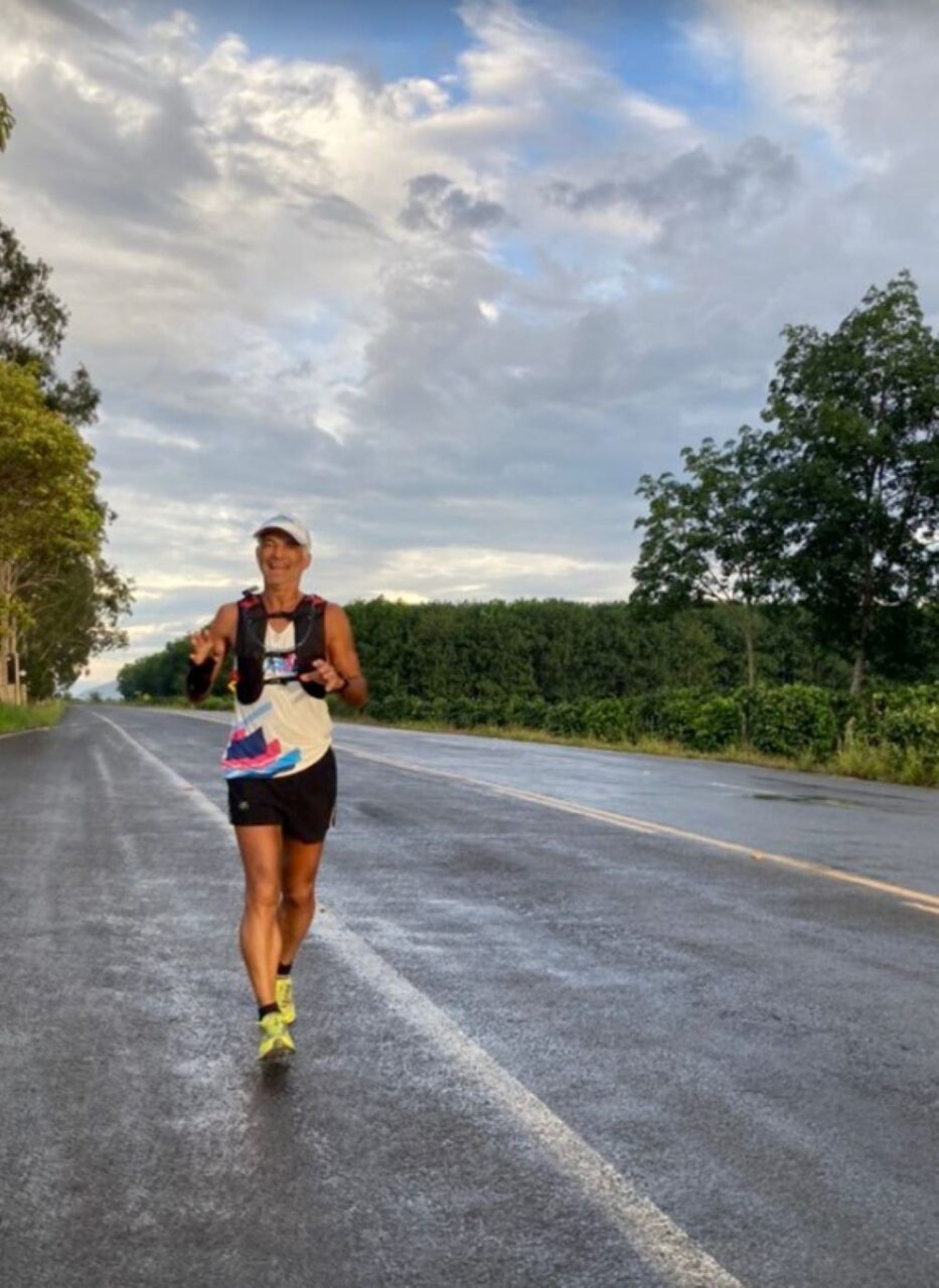 Professor percorre 78 municípios, corre 2500 km e conclui desafio em Camburi