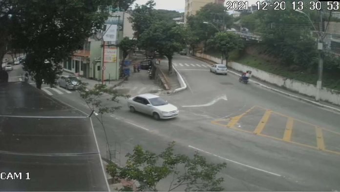 Vídeo. Em menos de 10 segundos, bandidos levam moto em Cachoeiro