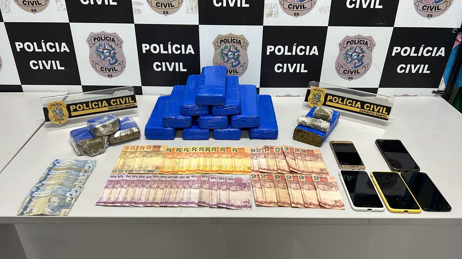 Denarc prende três homens que usavam distribuidora de bebidas como fachada para traficar drogas em Viana