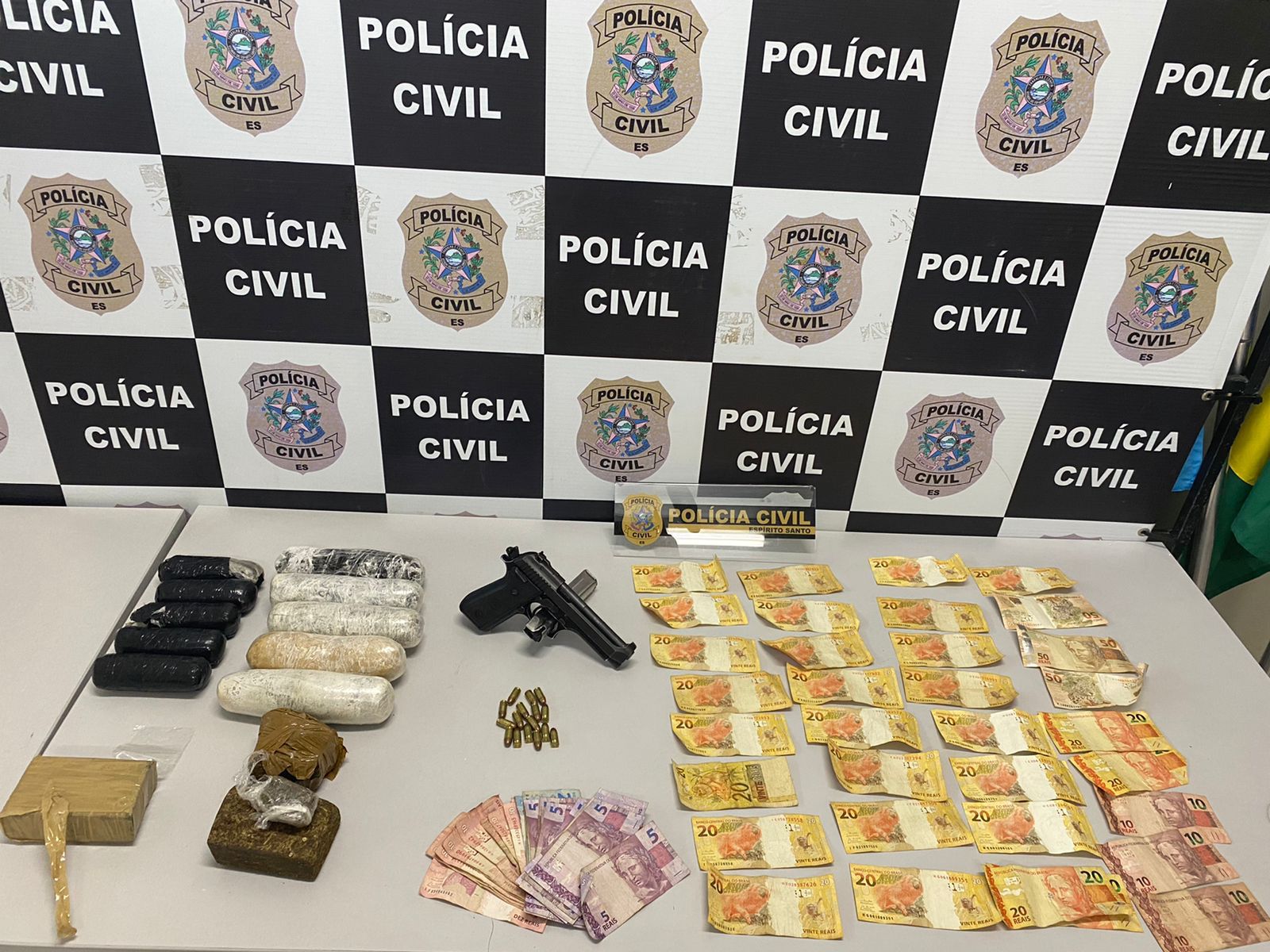 Departamento de Narcóticos prende suspeito de guardar drogas em Vila Velha