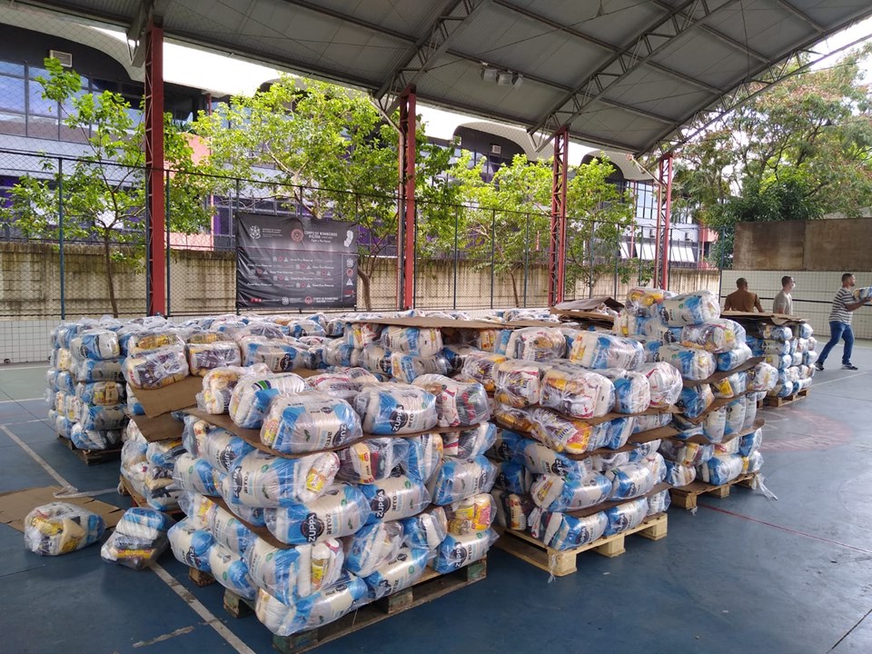 ES Solidário entrega 680 cestas básicas a vítimas das chuvas no Estado