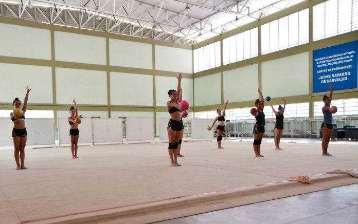 Equipe de ginástica rítmica retoma treinos no Centro de Treinamento Jayme Navarro