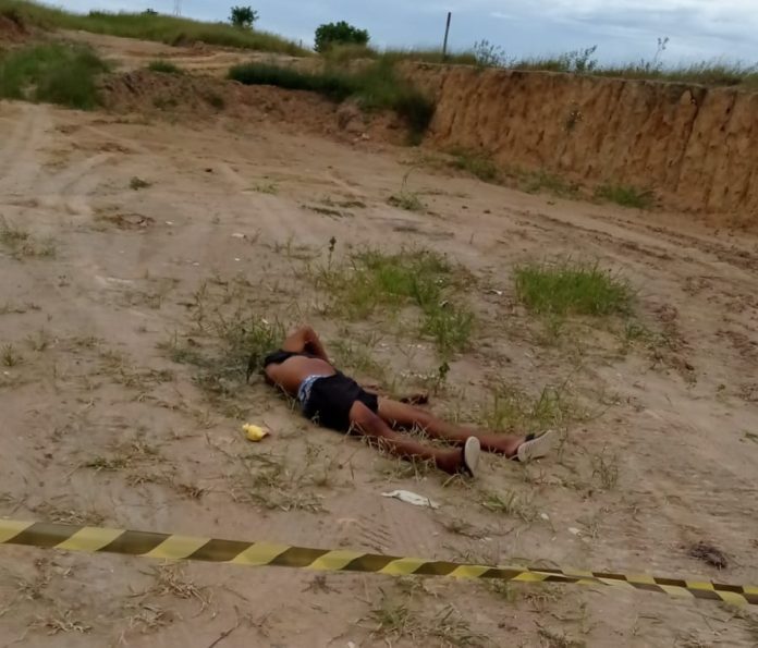 homem-encontrado-morto-em-marataizes-levou-pelo-menos-3-tiros Marataízes: Homem é encontrado morto com três