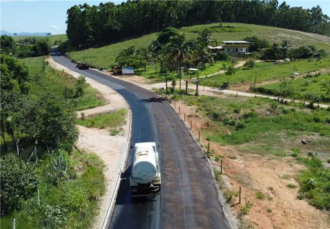 Obras de asfaltamento em vias de Itapemirim seguem em ritmo acelerado