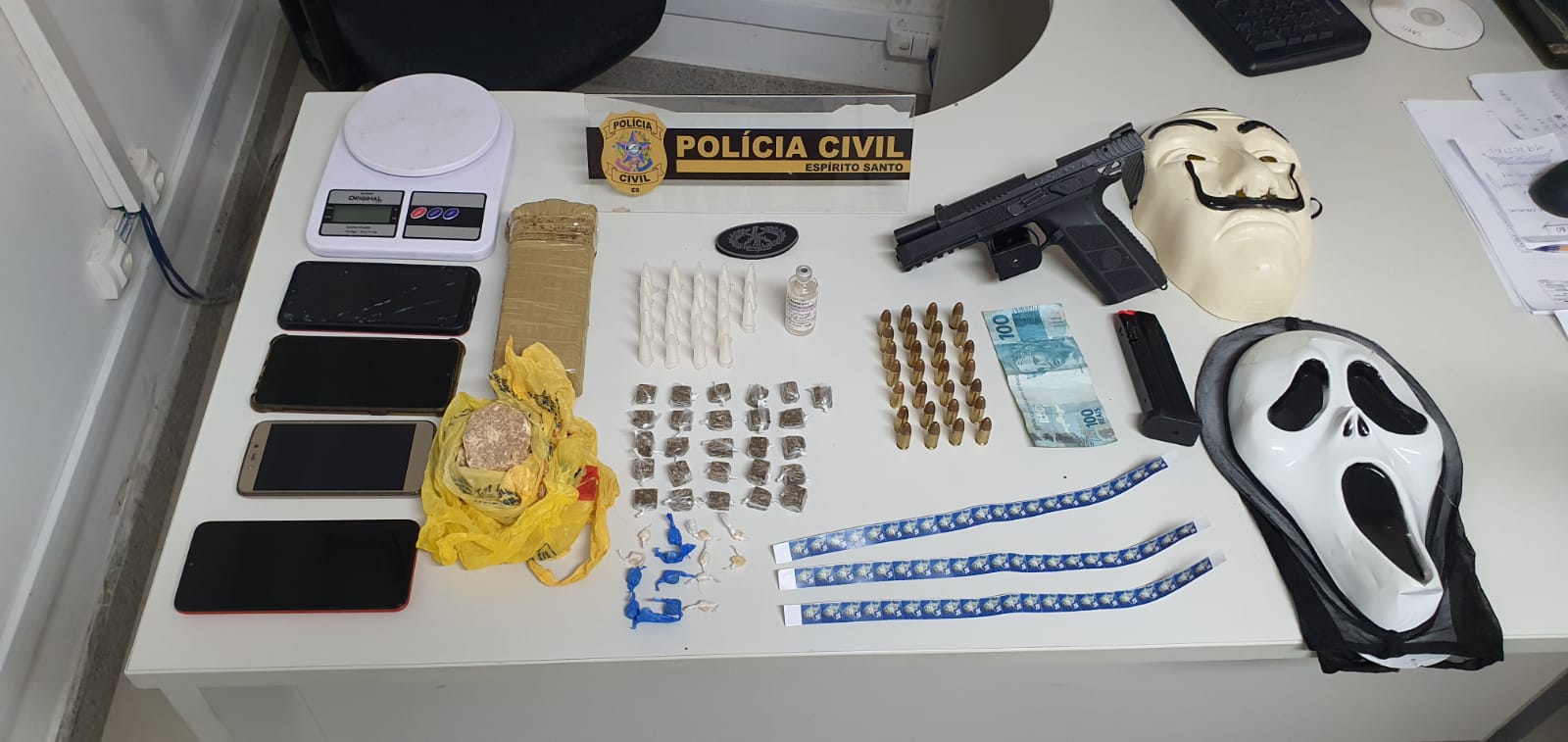 PCES e PMES prendem quatro suspeitos de tráfico de drogas durante operação em Vitória