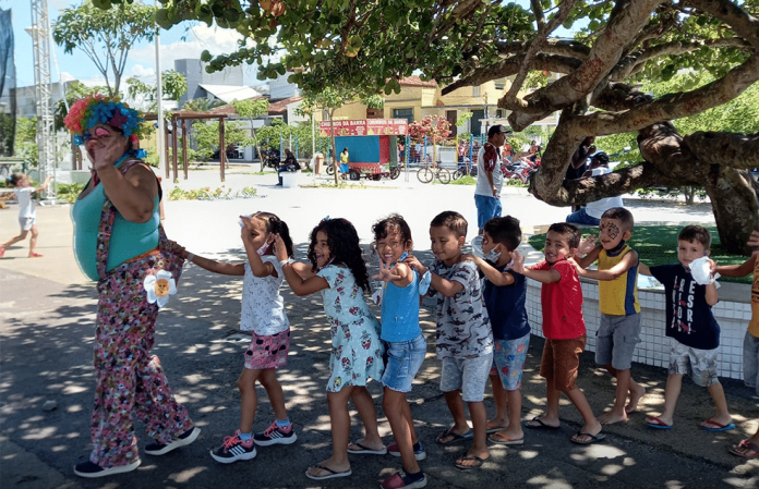 cras-na-rua-3-e1645649219892 Assistência Social realiza ação “CRAS na Rua” na Praça da Barra em Marataízes