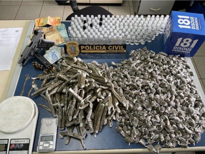 Denarc prende homem suspeito de envolvimento no tráfico de drogas em Guarapari