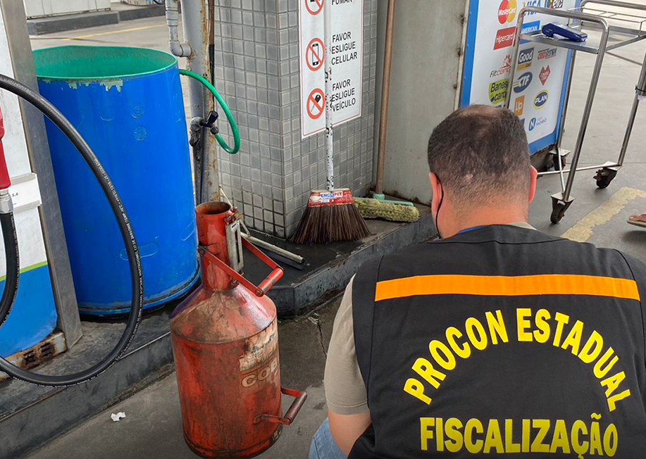 procon-visita-postos1-e1644005533932 Fiscalização em Postos de Combustíveis chega em Marataízes
