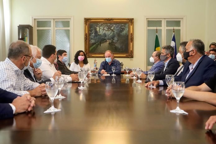 Governador assina decreto que altera tributação para setor de autopeças