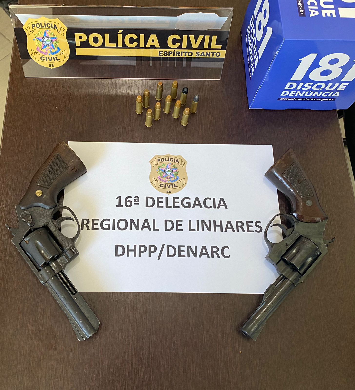 Polícia Civil prende dois homens e apreende dois revólveres em Linhares