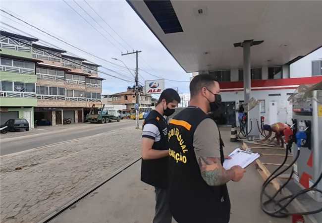Procon Municipal e Estadual fiscalizam postos de gasolina em Itapemirim