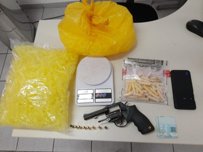 DHPP de Vila Velha realiza prisões e apreende arma no bairro Santos Dumont