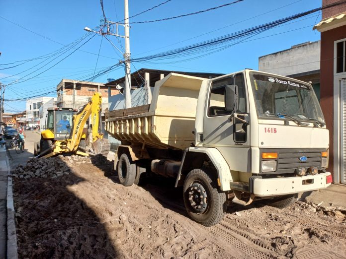 Iniciada a obra de drenagem, esgotamento e pavimentação do bairro Filemon Tenório